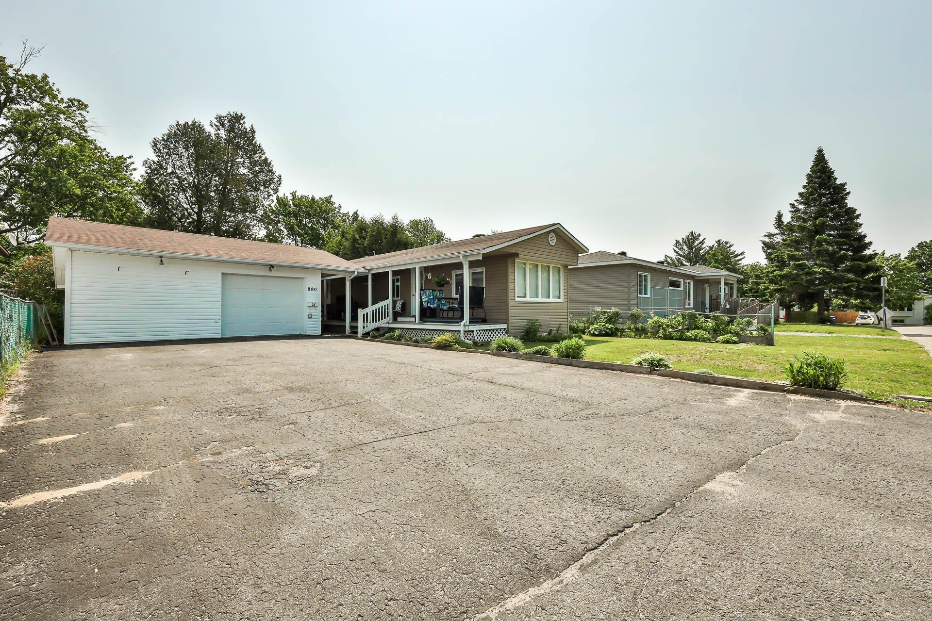 









880


Rue Arthur-Gratton

,
Gatineau (Buckingham),




QC
J8L2Z4

