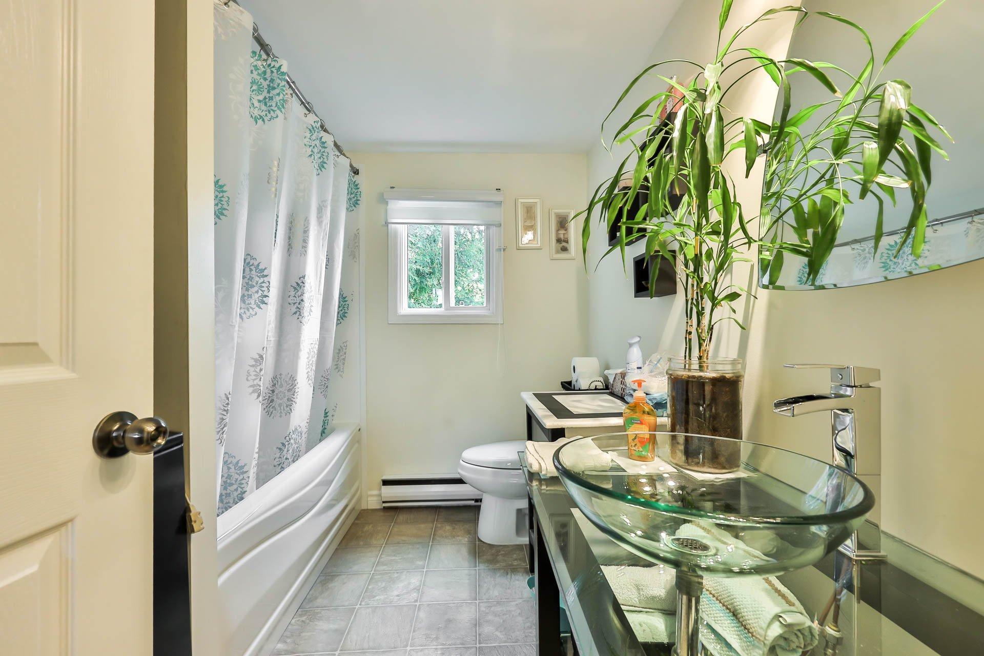 









880


Rue Arthur-Gratton

,
Gatineau (Buckingham),




QC
J8L2Z4

