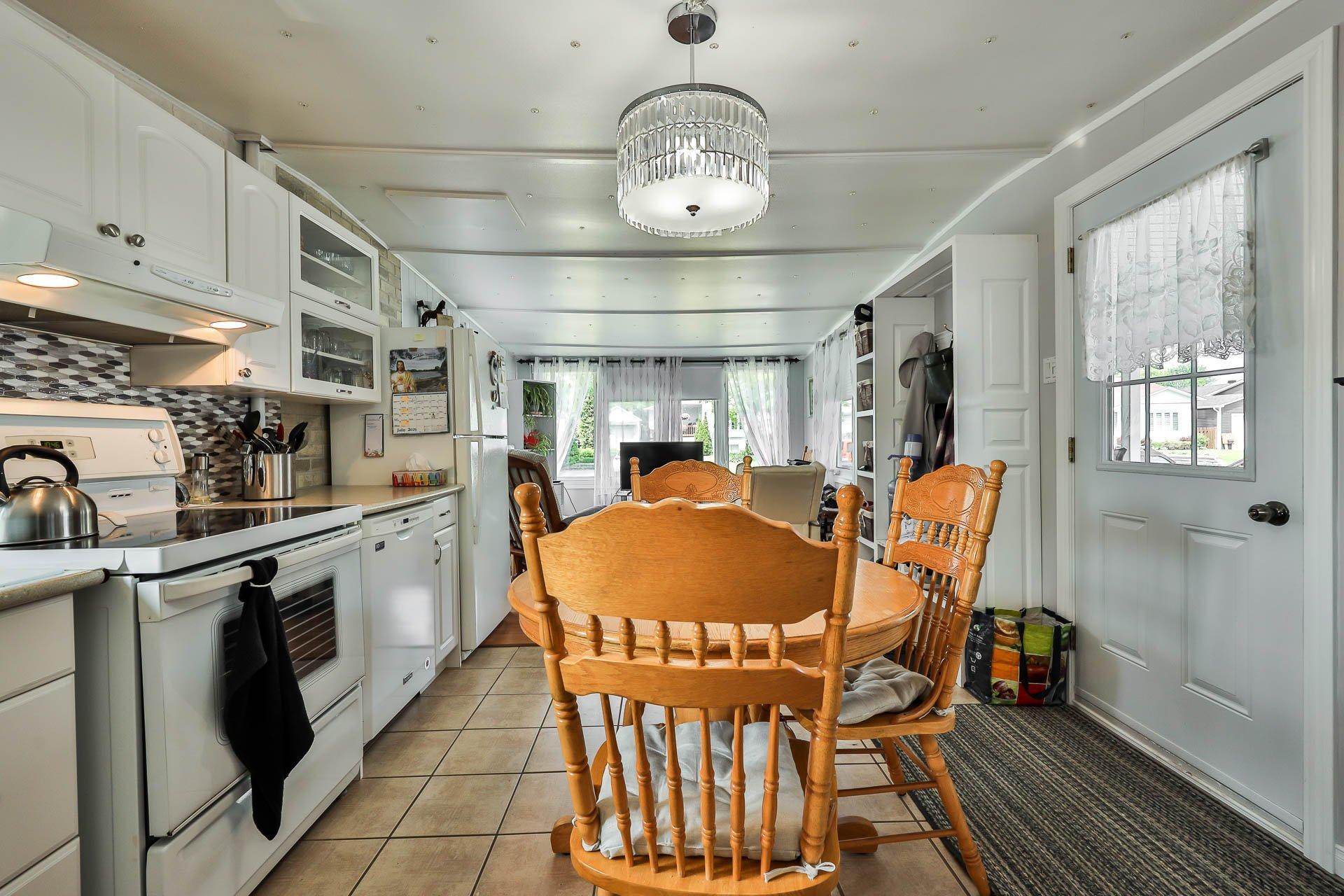 









880


Rue Arthur-Gratton

,
Gatineau (Buckingham),




QC
J8L2Z4

