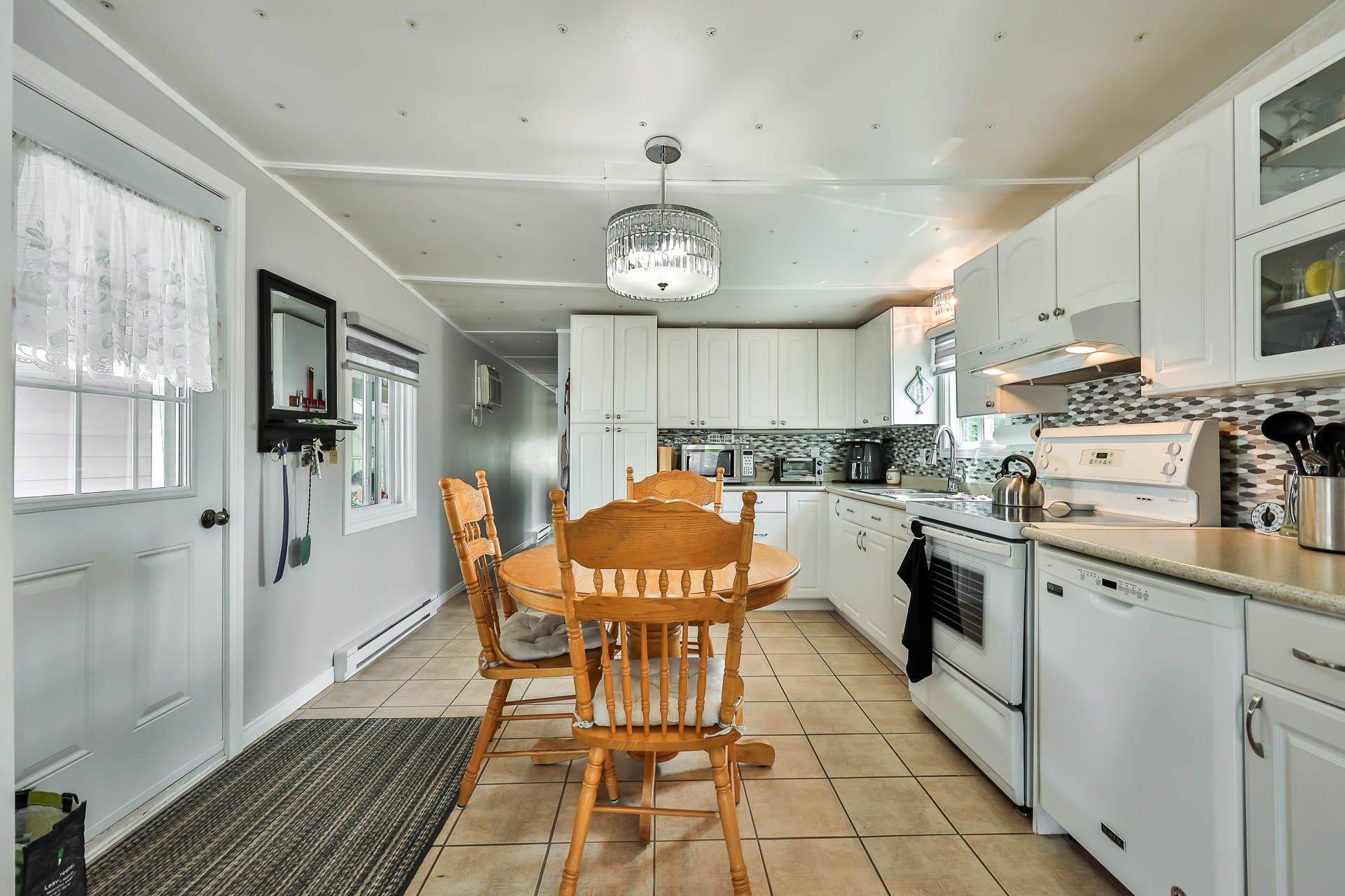 









880


Rue Arthur-Gratton

,
Gatineau (Buckingham),




QC
J8L2Z4


