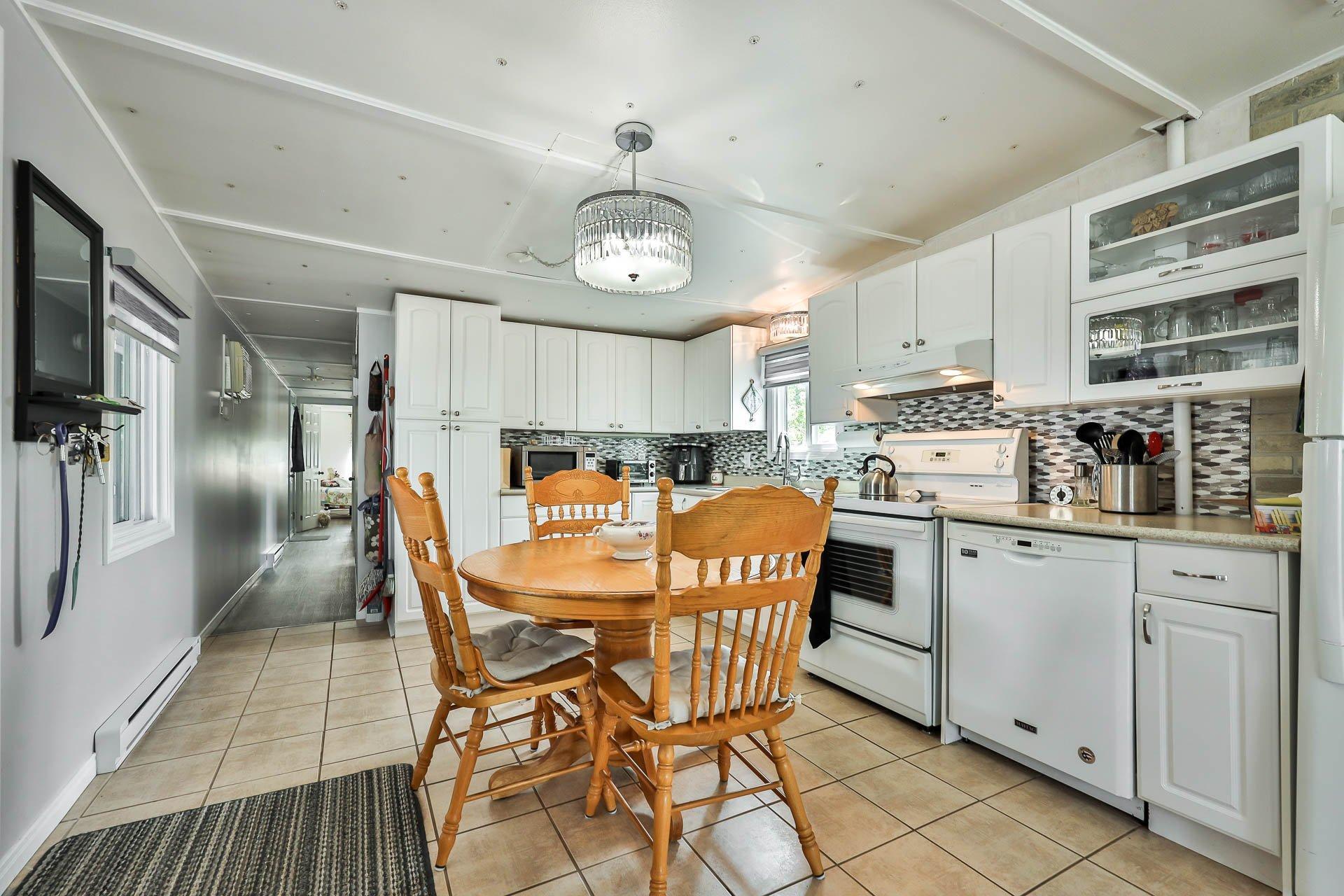 









880


Rue Arthur-Gratton

,
Gatineau (Buckingham),




QC
J8L2Z4

