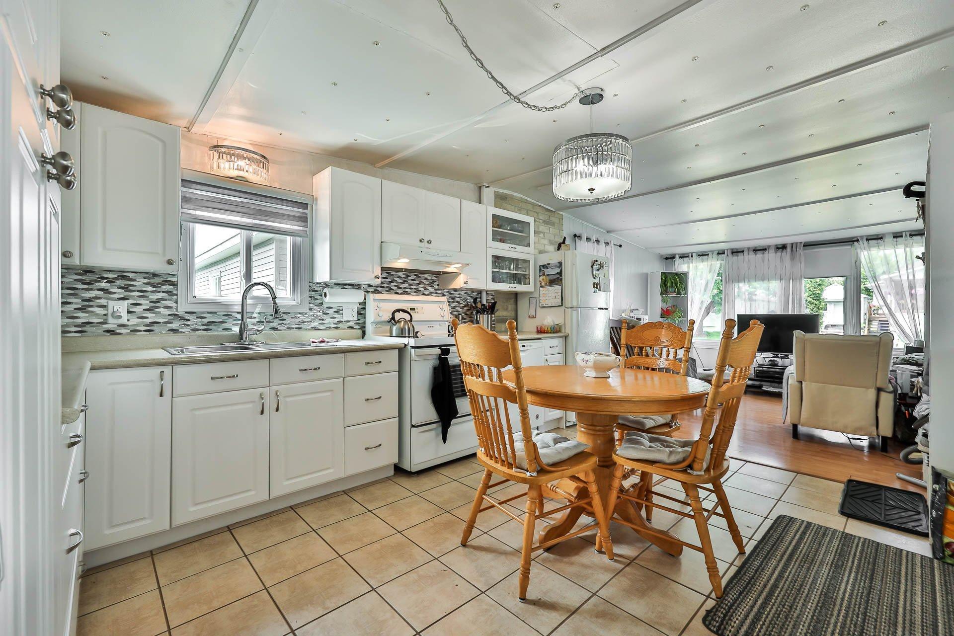 









880


Rue Arthur-Gratton

,
Gatineau (Buckingham),




QC
J8L2Z4

