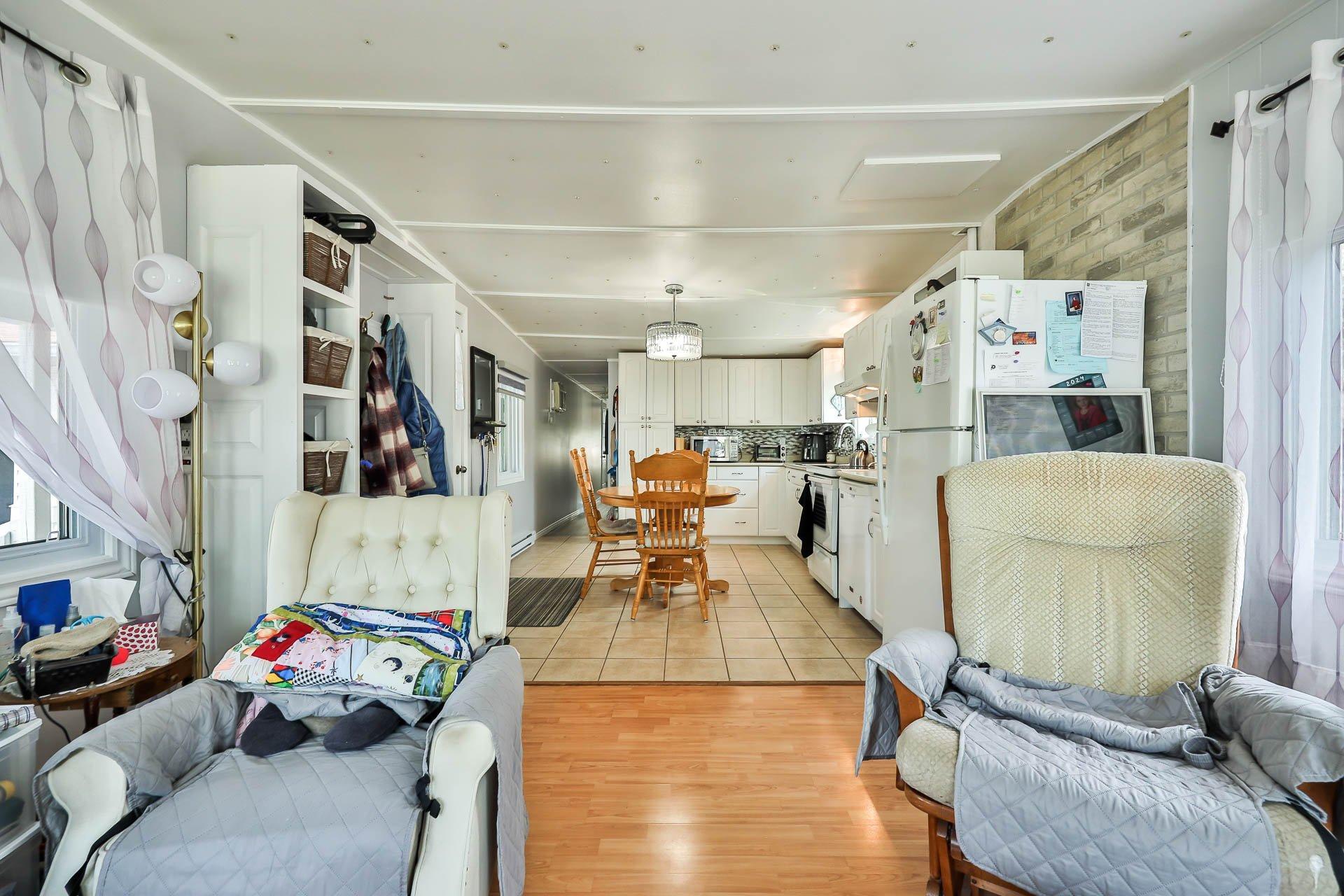 









880


Rue Arthur-Gratton

,
Gatineau (Buckingham),




QC
J8L2Z4

