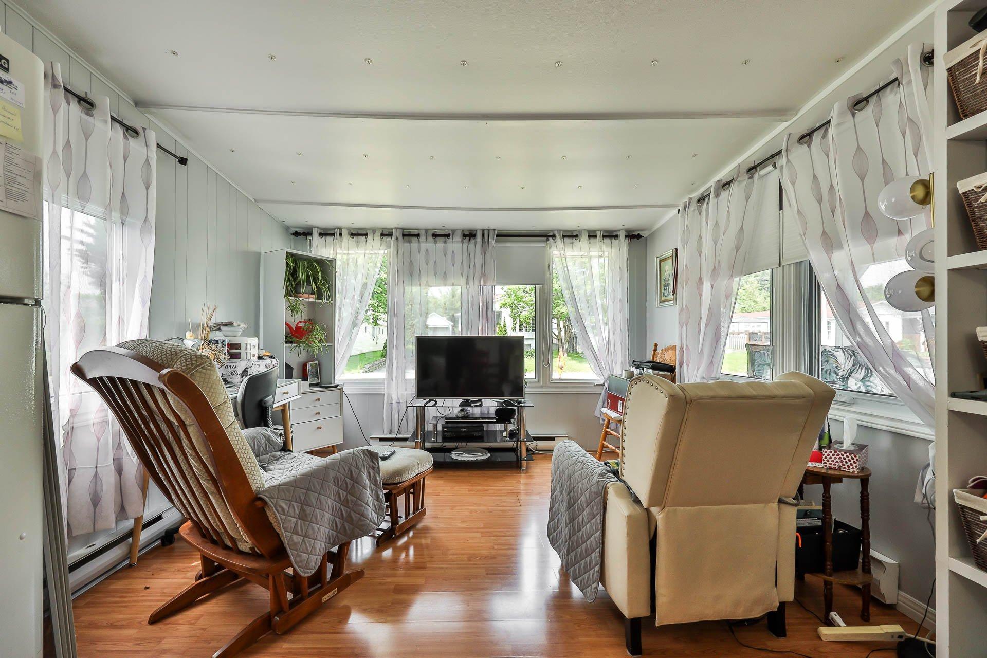 









880


Rue Arthur-Gratton

,
Gatineau (Buckingham),




QC
J8L2Z4

