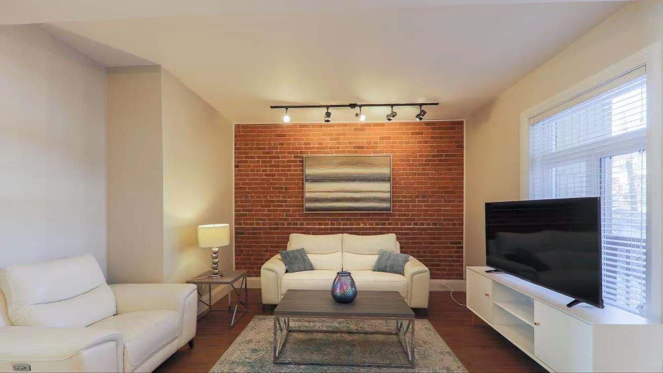









2289

 - 2293


Rue Sheppard

,
Montréal (Ville-Marie),




QC
H2K3L1

