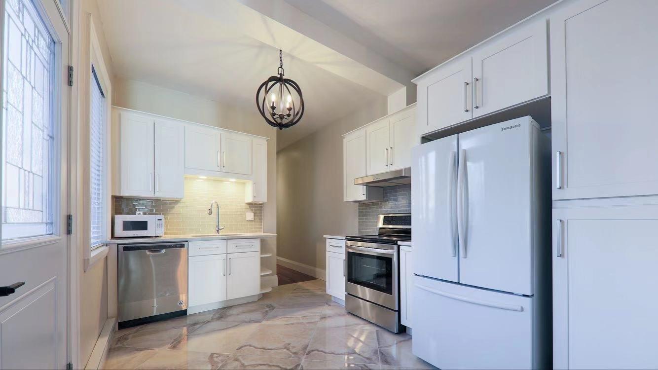 









2289

 - 2293


Rue Sheppard

,
Montréal (Ville-Marie),




QC
H2K3L1

