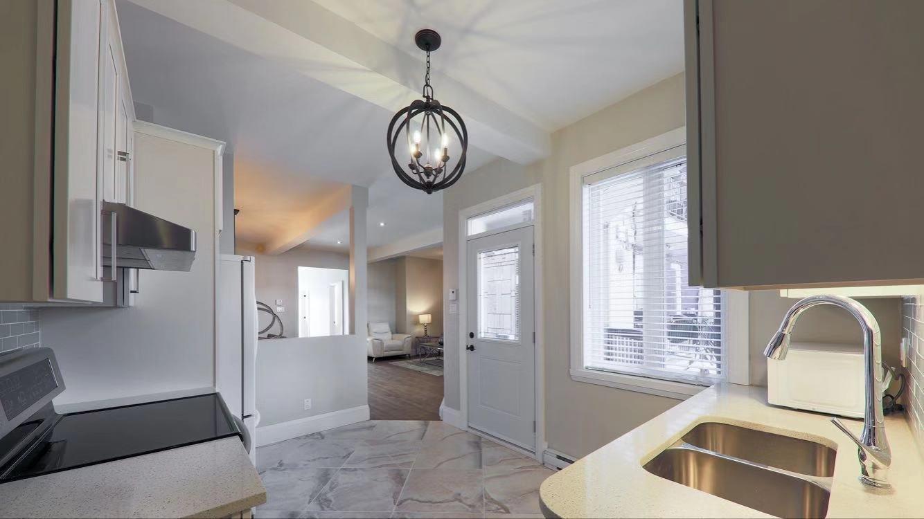 









2289

 - 2293


Rue Sheppard

,
Montréal (Ville-Marie),




QC
H2K3L1

