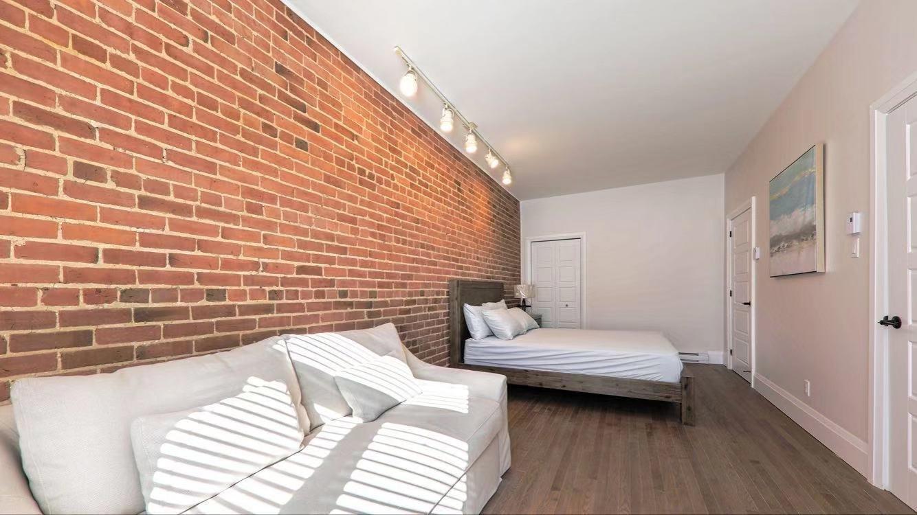 









2289

 - 2293


Rue Sheppard

,
Montréal (Ville-Marie),




QC
H2K3L1

