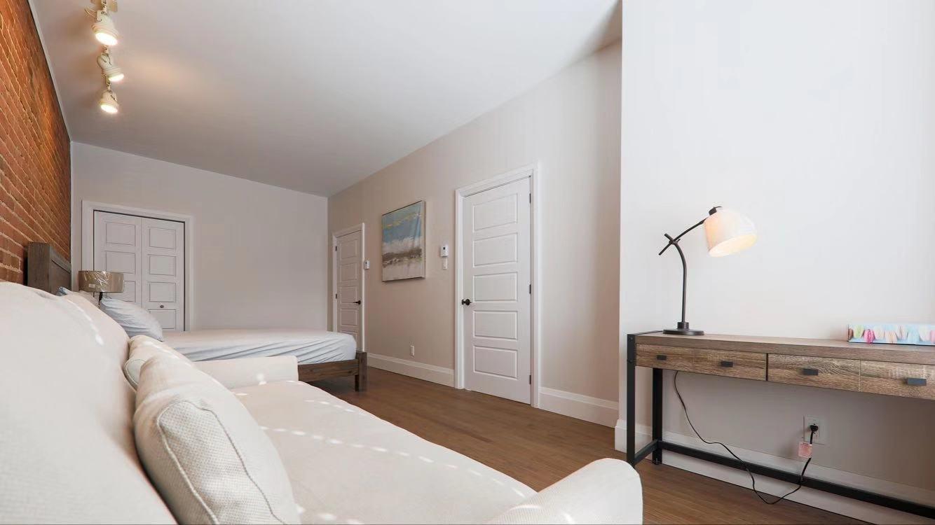 









2289

 - 2293


Rue Sheppard

,
Montréal (Ville-Marie),




QC
H2K3L1

