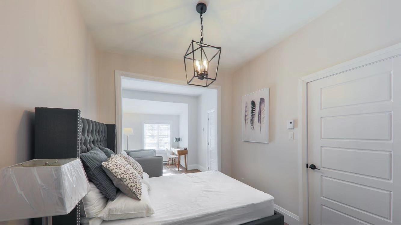 









2289

 - 2293


Rue Sheppard

,
Montréal (Ville-Marie),




QC
H2K3L1

