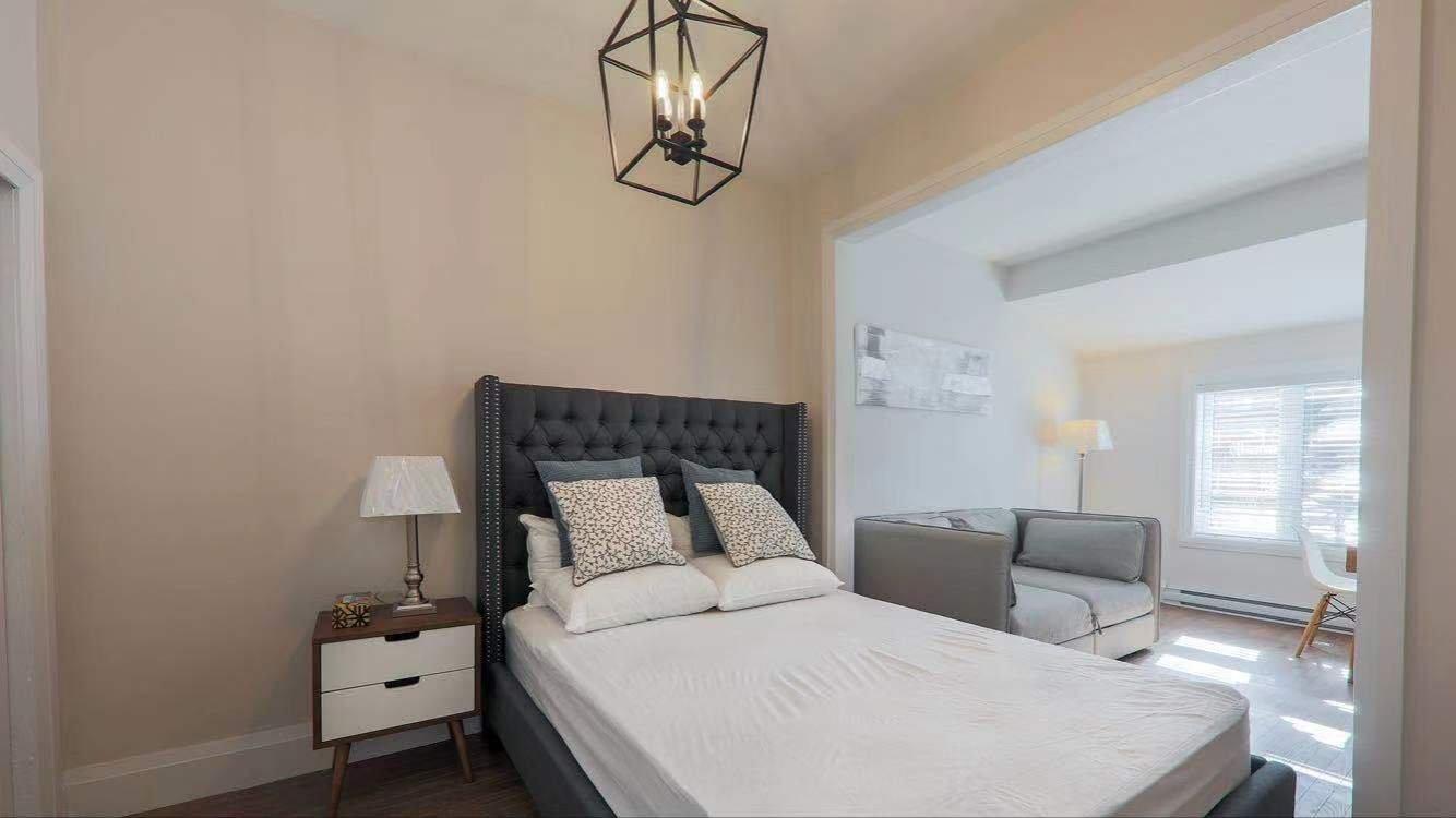 









2289

 - 2293


Rue Sheppard

,
Montréal (Ville-Marie),




QC
H2K3L1

