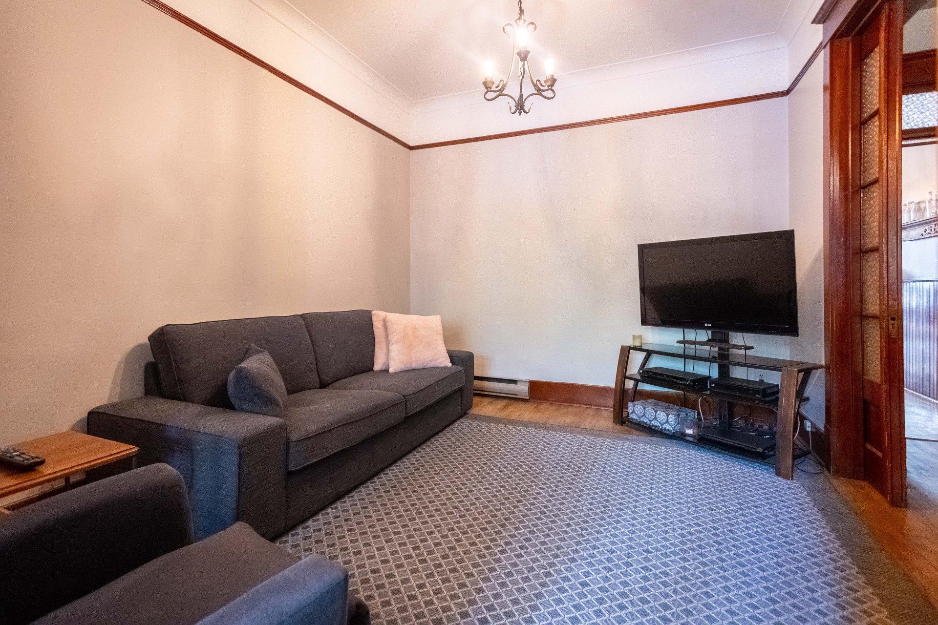 









253

 - 257


4e rue de la Pointe

,
Shawinigan,




QC
G9N1G4

