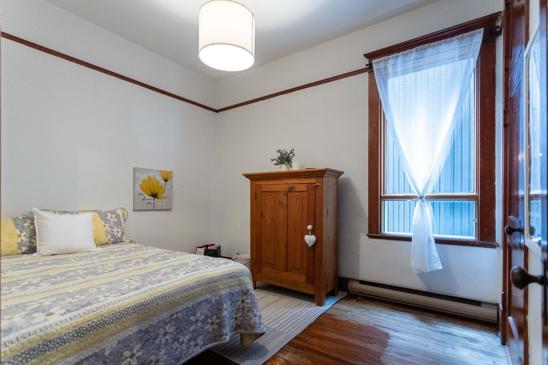 









253

 - 257


4e rue de la Pointe

,
Shawinigan,




QC
G9N1G4

