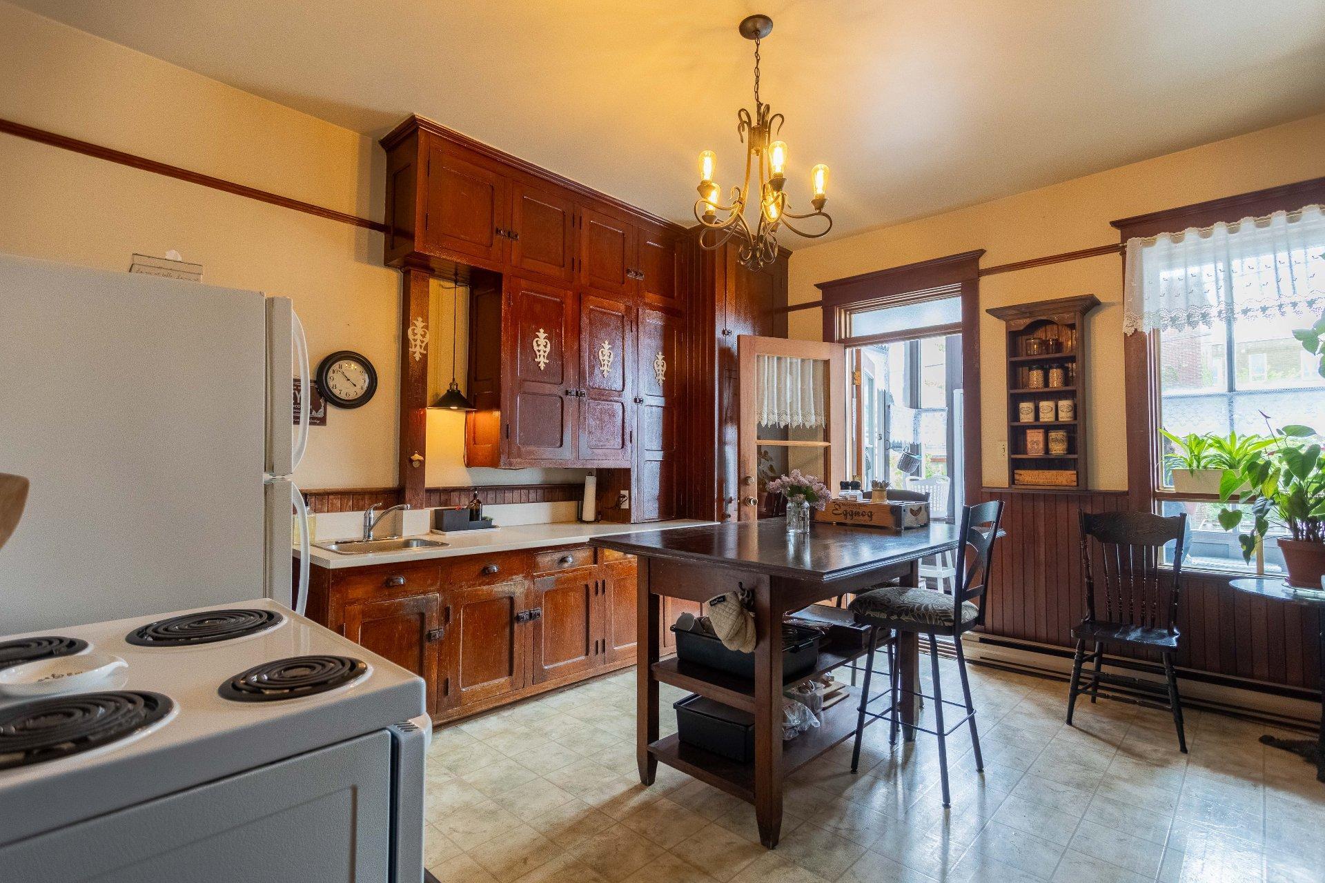 









253

 - 257


4e rue de la Pointe

,
Shawinigan,




QC
G9N1G4


