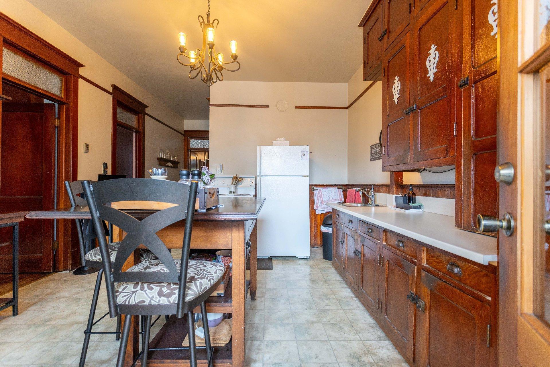 









253

 - 257


4e rue de la Pointe

,
Shawinigan,




QC
G9N1G4


