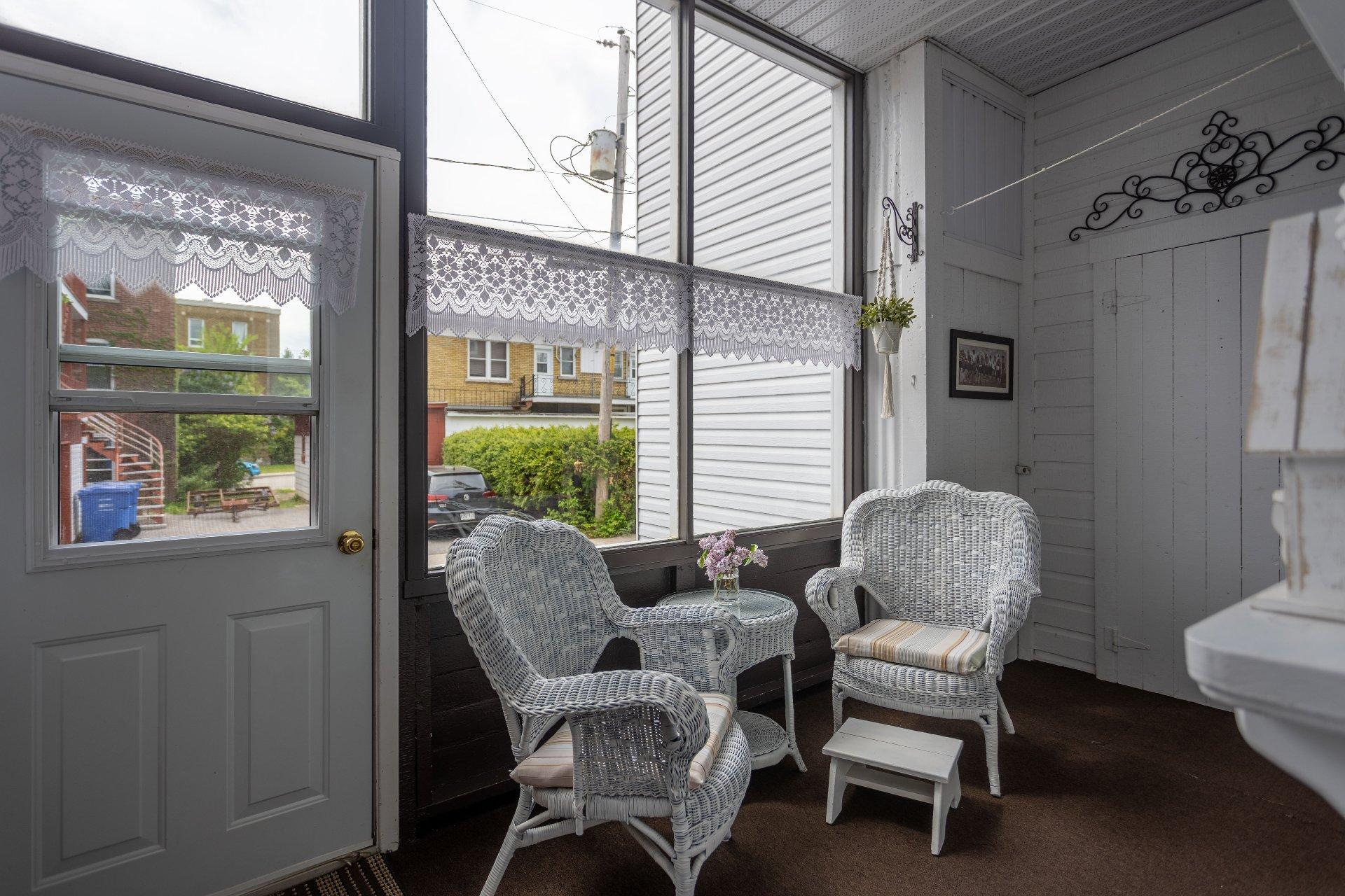 









253

 - 257


4e rue de la Pointe

,
Shawinigan,




QC
G9N1G4

