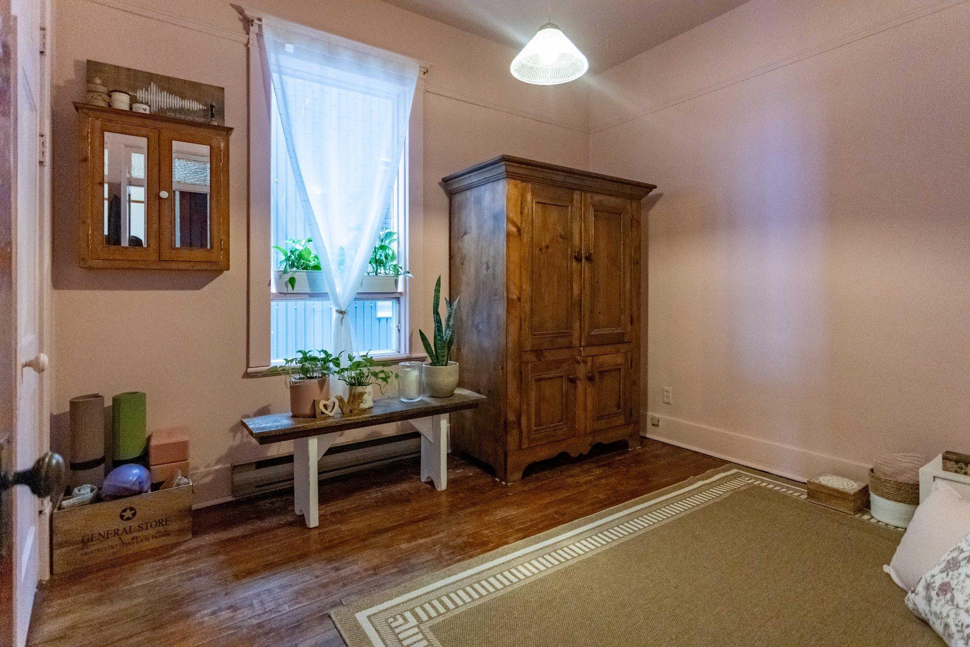 









253

 - 257


4e rue de la Pointe

,
Shawinigan,




QC
G9N1G4

