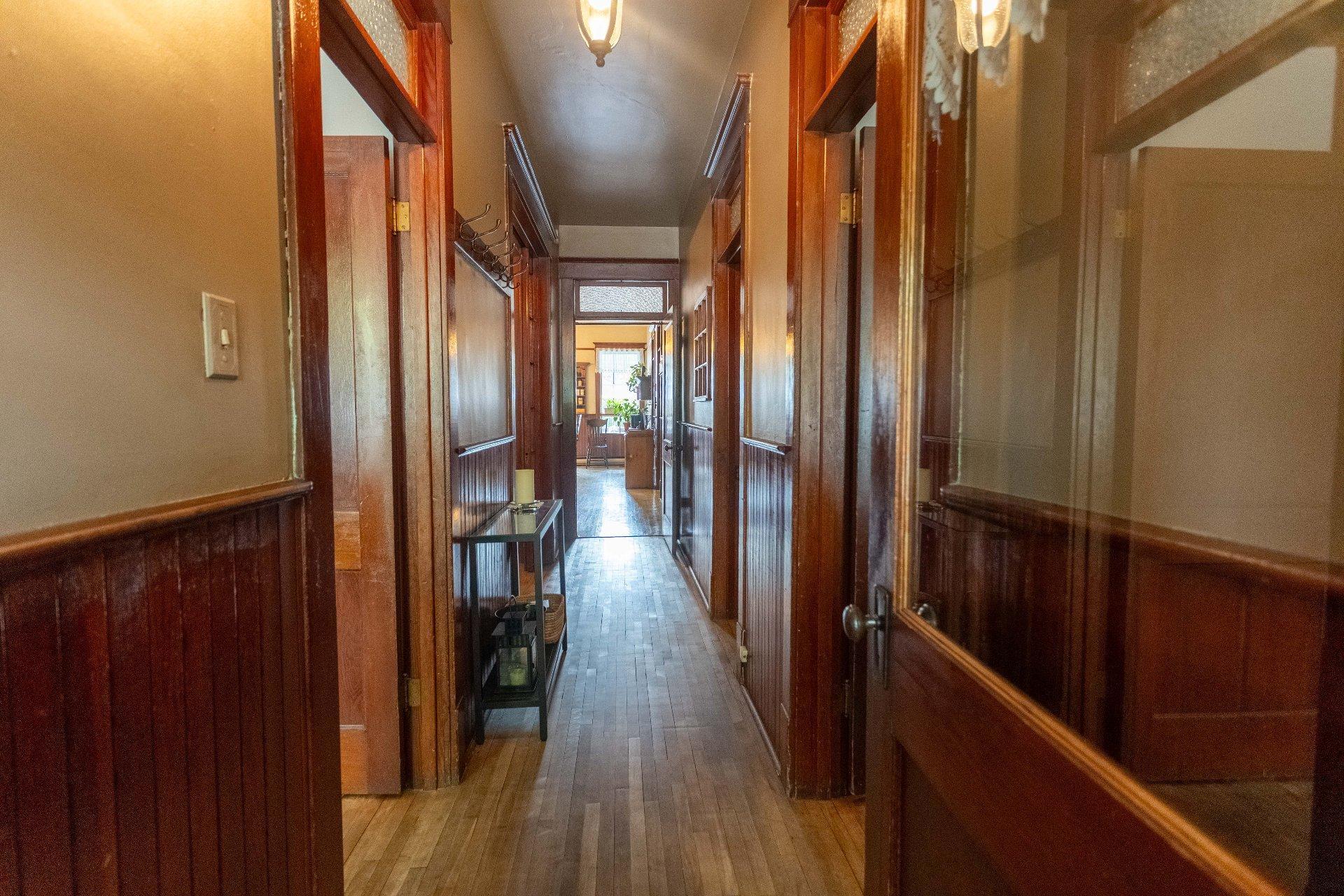 









253

 - 257


4e rue de la Pointe

,
Shawinigan,




QC
G9N1G4

