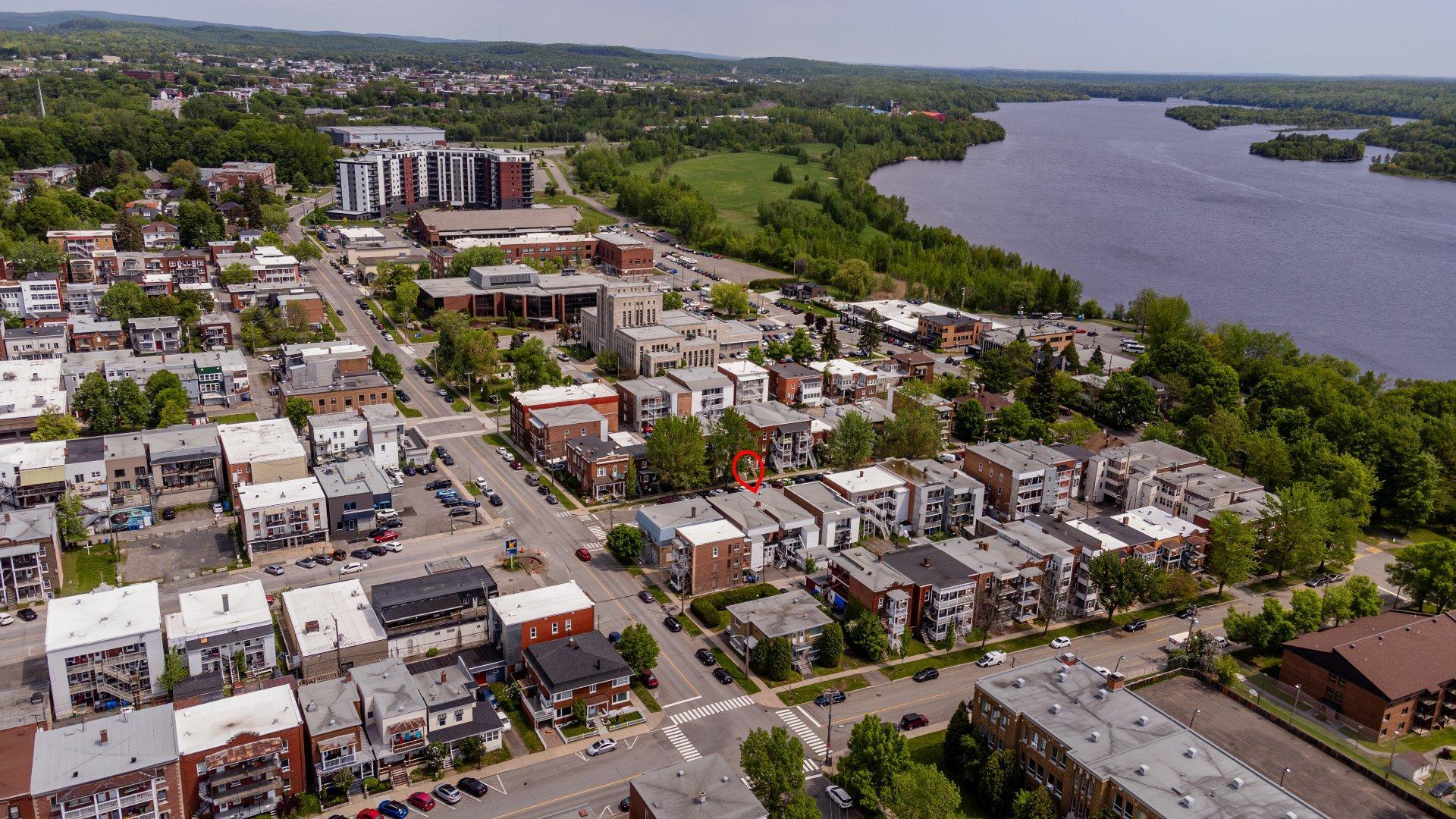 









253

 - 257


4e rue de la Pointe

,
Shawinigan,




QC
G9N1G4

