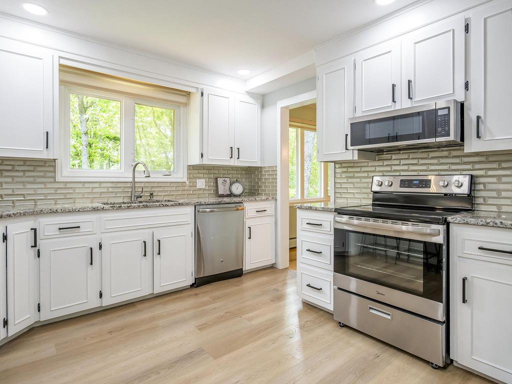 












44 Sunrise Hill

,
Bedford,




NS
B4A 1V1

