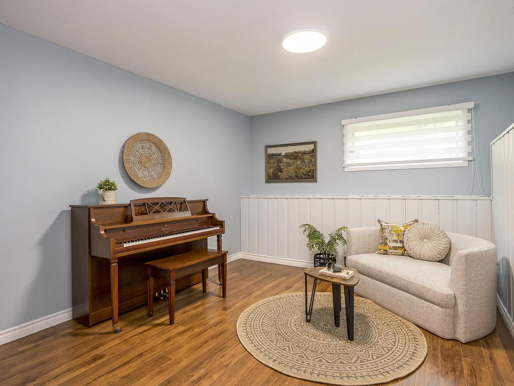 












44 Sunrise Hill

,
Bedford,




NS
B4A 1V1

