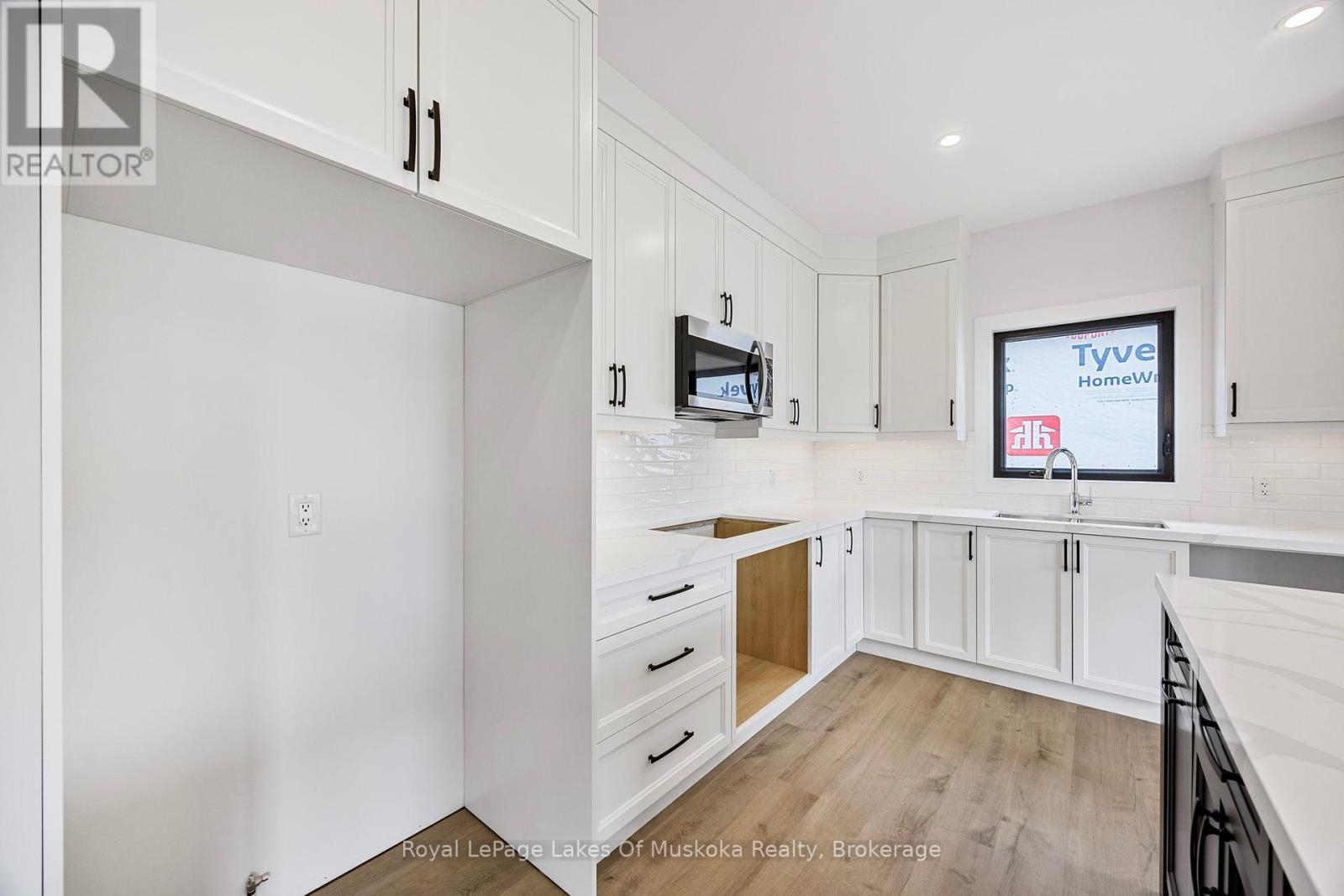 












128 BRANDON AVENUE

,
Severn (Coldwater),




Ontario
L0K1E0

