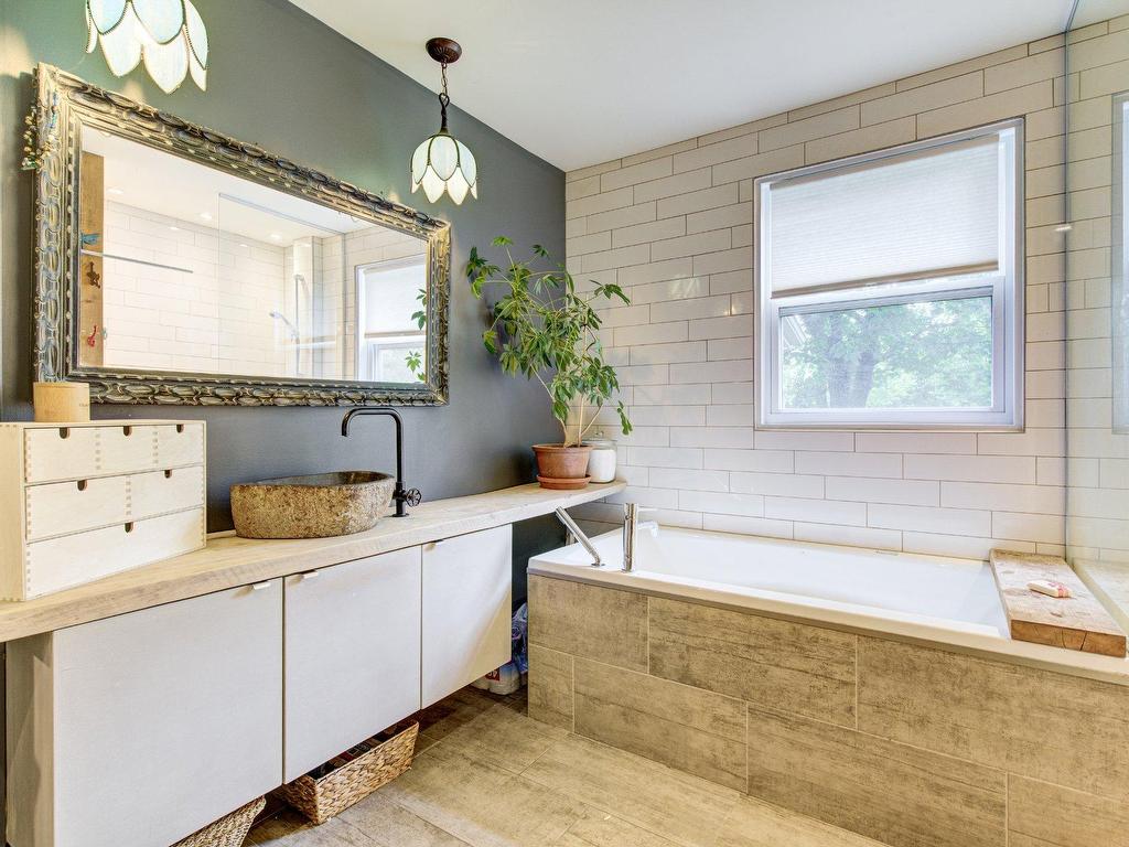 









170

 - 172


Rue Brodeur

,
Mont-Saint-Hilaire,




QC
J3H3B1

