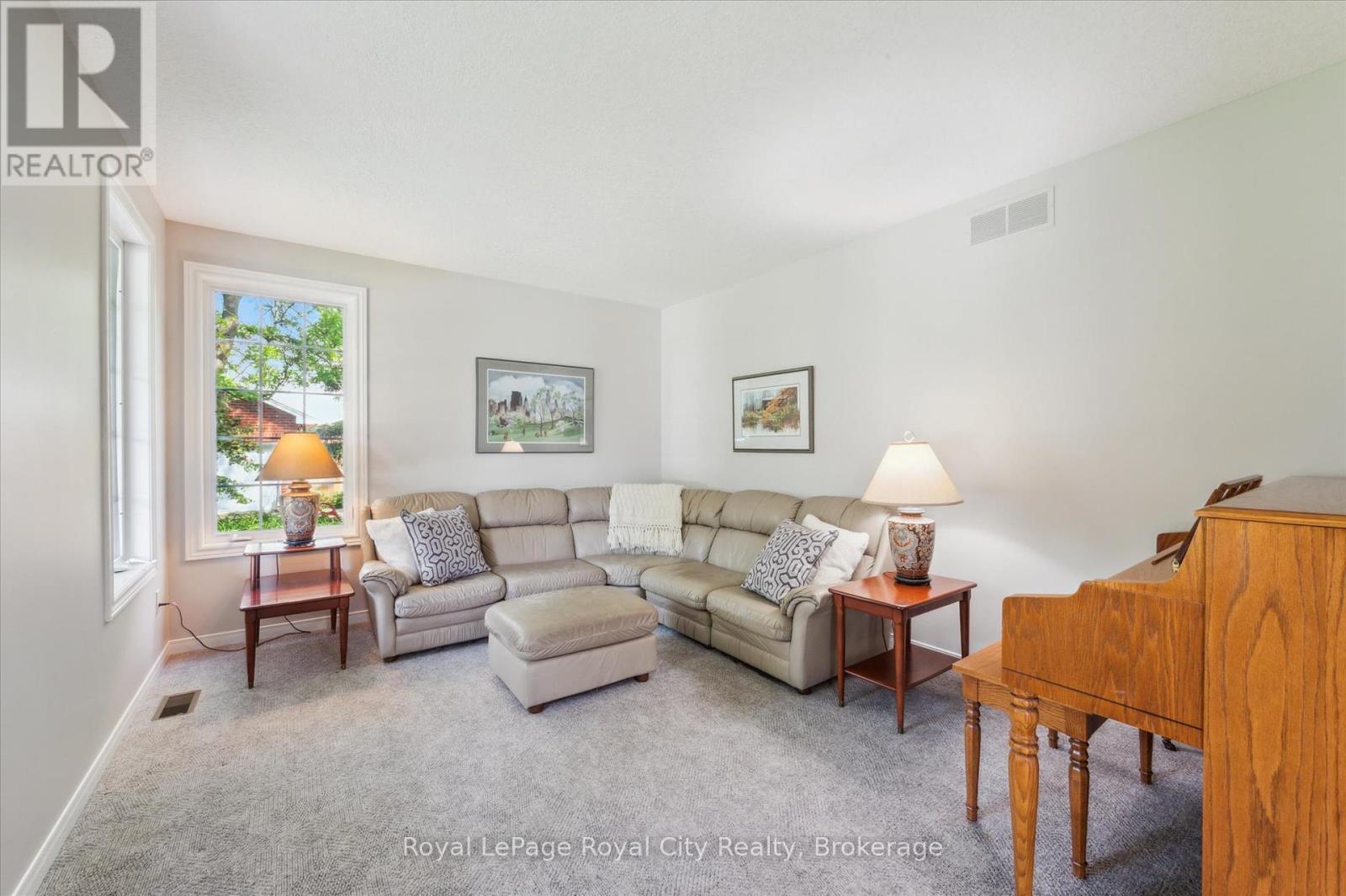 












22 JASON DRIVE

,
Guelph/Eramosa,




Ontario
N1E0N3

