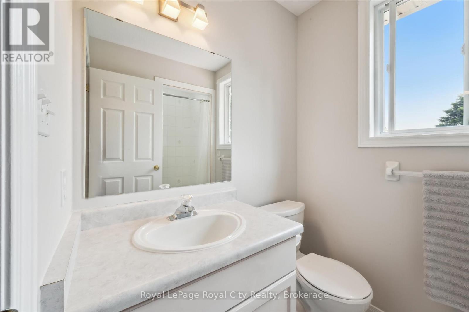 












22 JASON DRIVE

,
Guelph/Eramosa,




Ontario
N1E0N3

