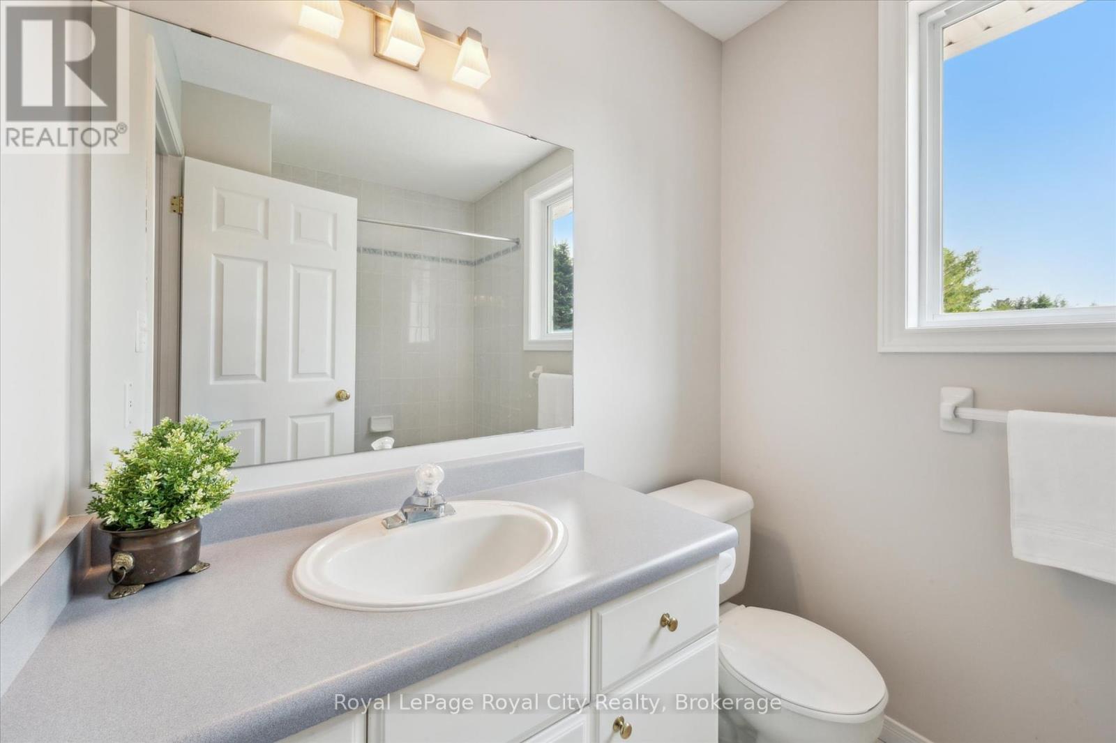 












22 JASON DRIVE

,
Guelph/Eramosa,




Ontario
N1E0N3

