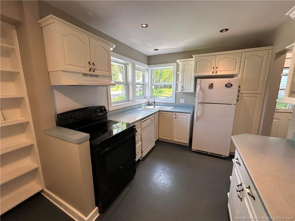 









693


Mitchell

ST,
Fredericton,




NB
E3B 3S7

