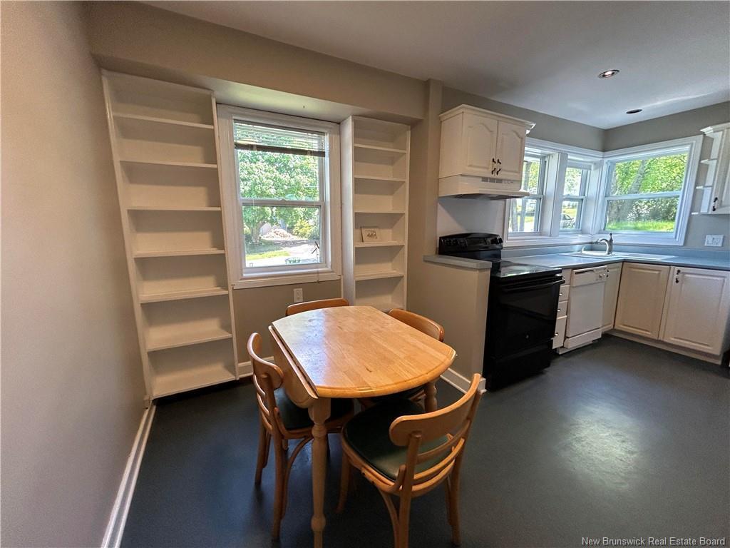 









693


Mitchell

ST,
Fredericton,




NB
E3B 3S7

