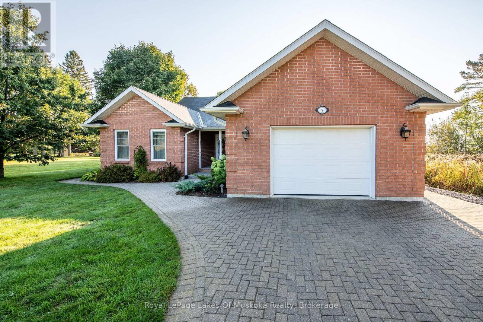 












7 LAKE BERNARD DRIVE

,
Sundridge,




Ontario
P0A1Z0


