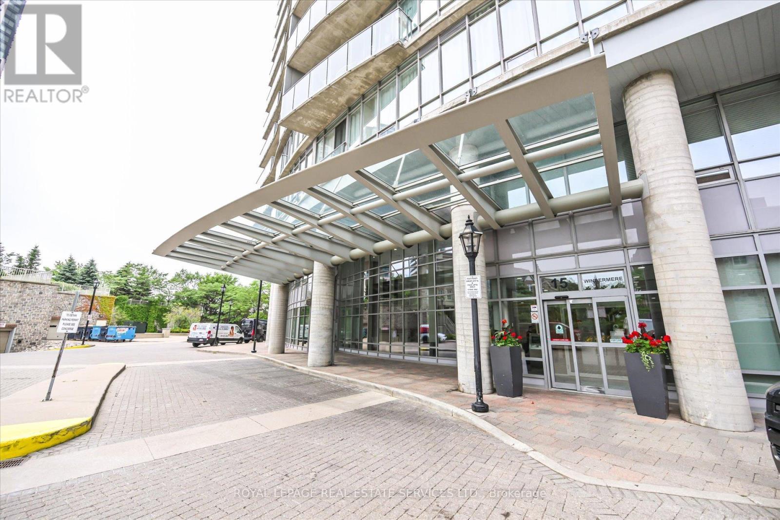 












1704 - 15 WINDERMERE AVENUE

,
Toronto,




Ontario
M6S5A2

