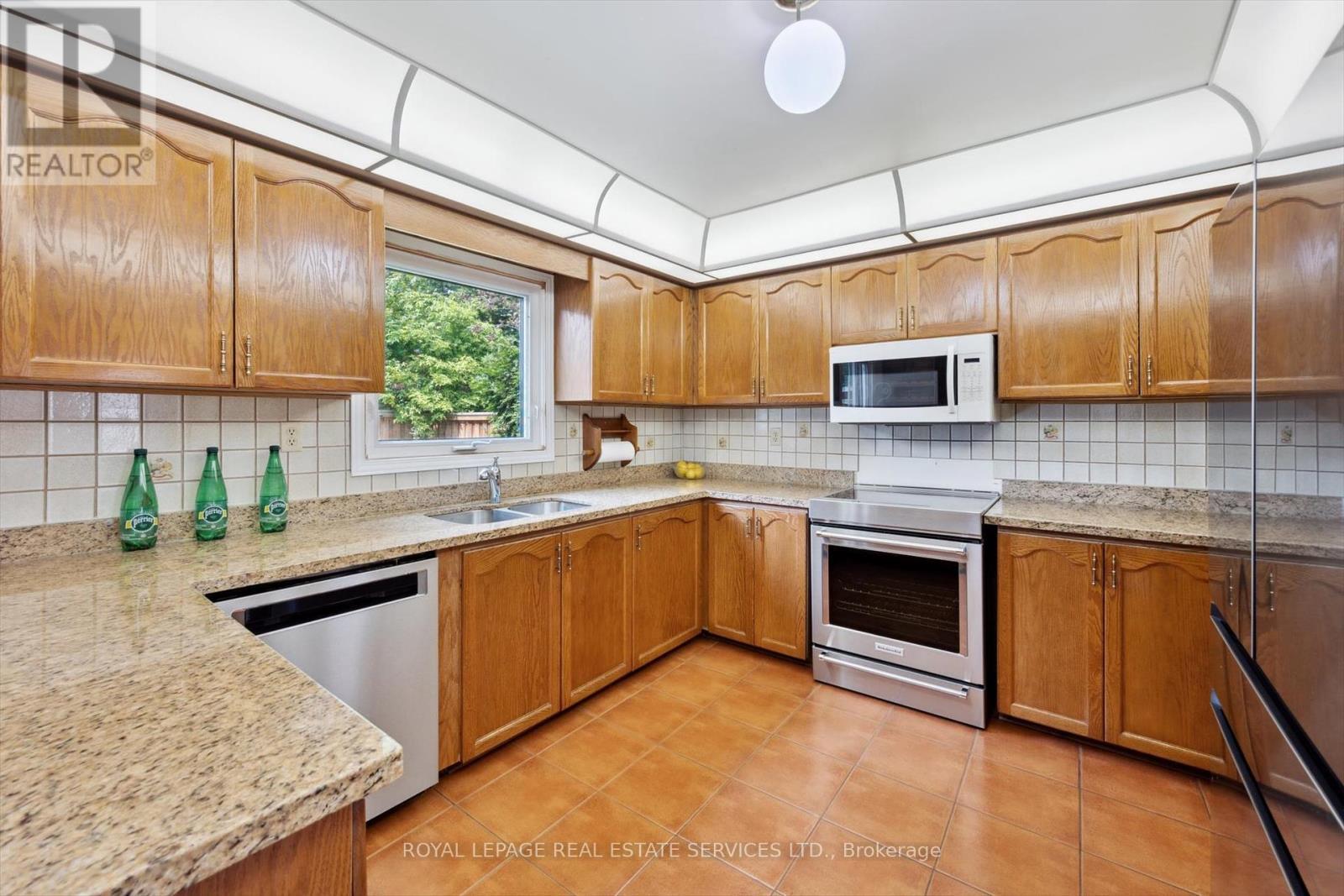 












117 WARNER DRIVE

,
Oakville,




Ontario
L6L6G7

