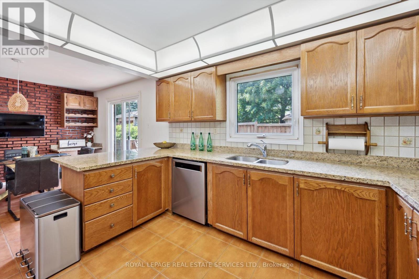 












117 WARNER DRIVE

,
Oakville,




Ontario
L6L6G7

