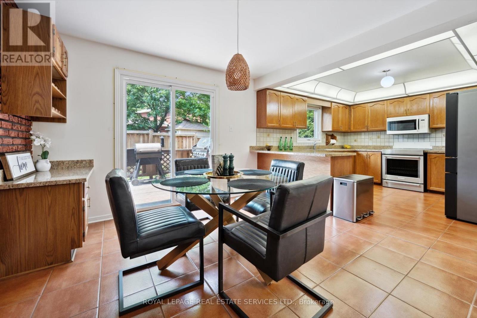 












117 WARNER DRIVE

,
Oakville,




Ontario
L6L6G7

