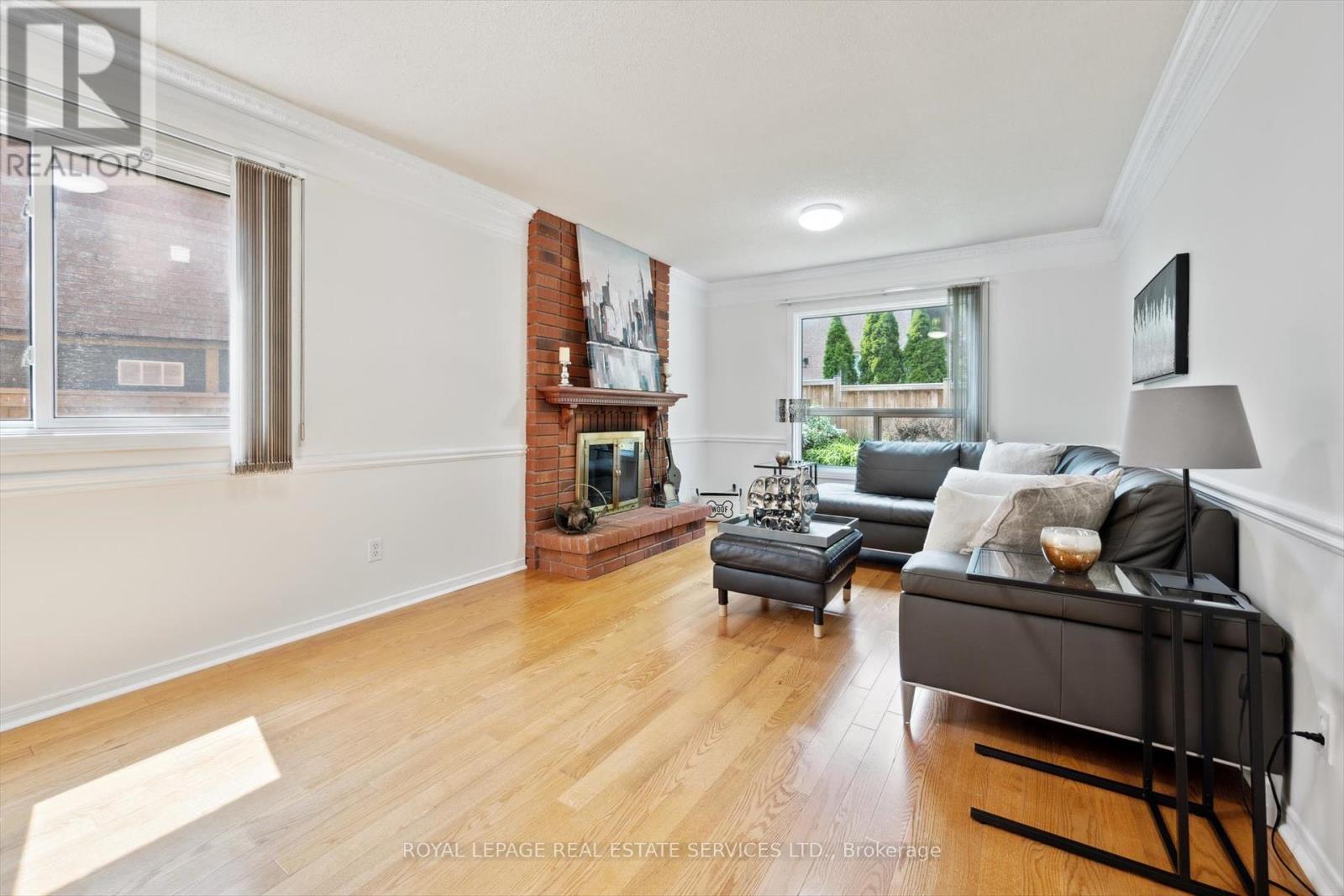 












117 WARNER DRIVE

,
Oakville,




Ontario
L6L6G7

