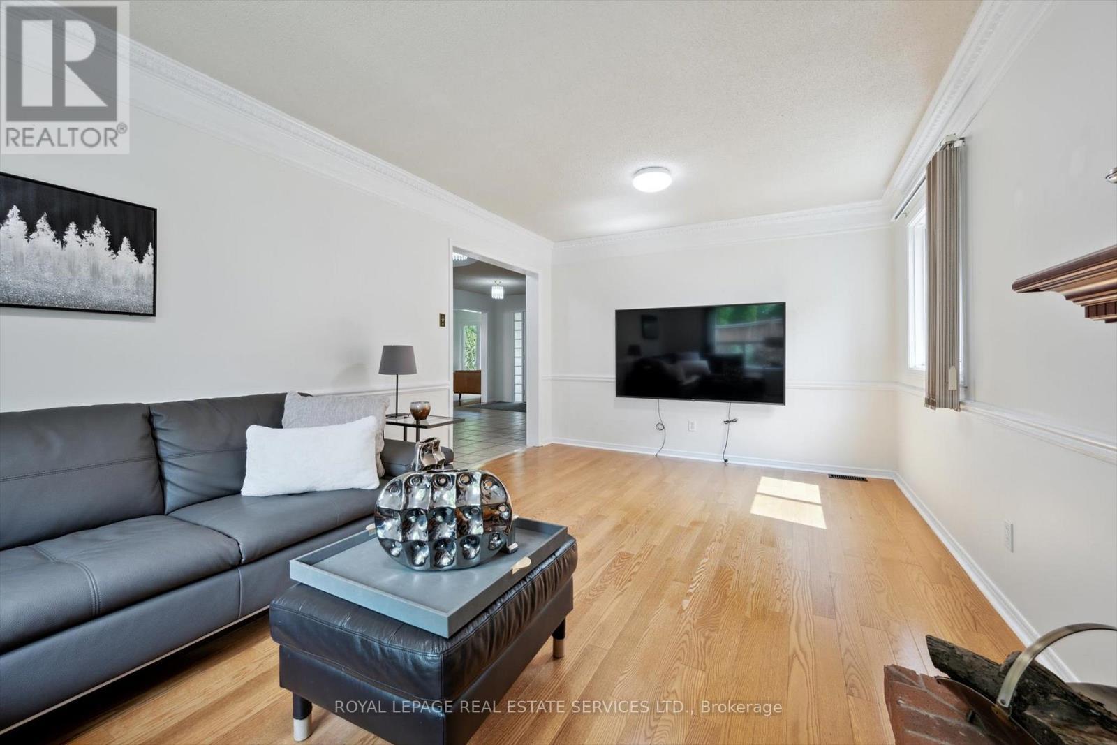 












117 WARNER DRIVE

,
Oakville,




Ontario
L6L6G7

