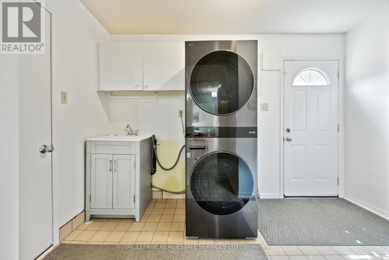 












117 WARNER DRIVE

,
Oakville,




Ontario
L6L6G7

