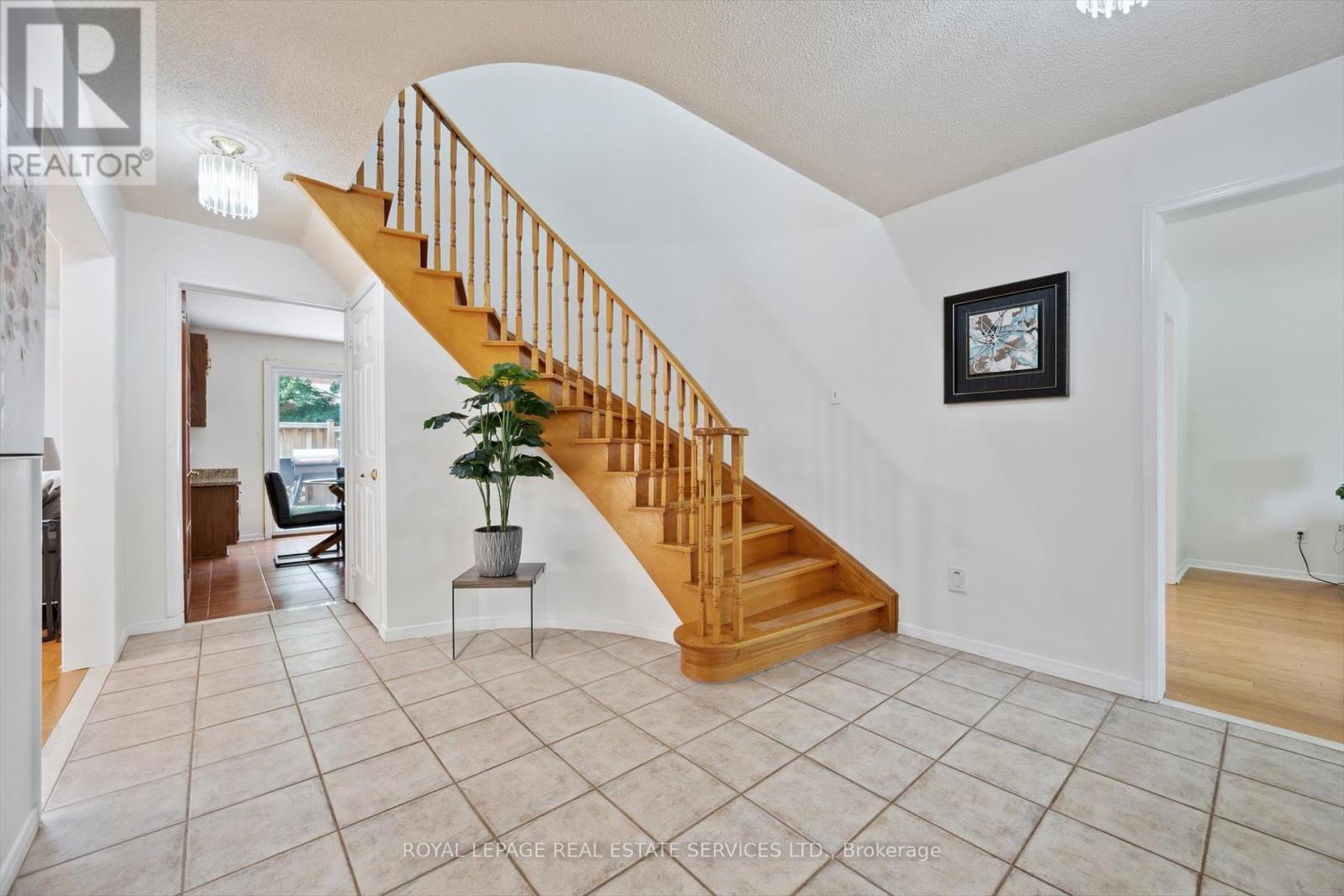 












117 WARNER DRIVE

,
Oakville,




Ontario
L6L6G7

