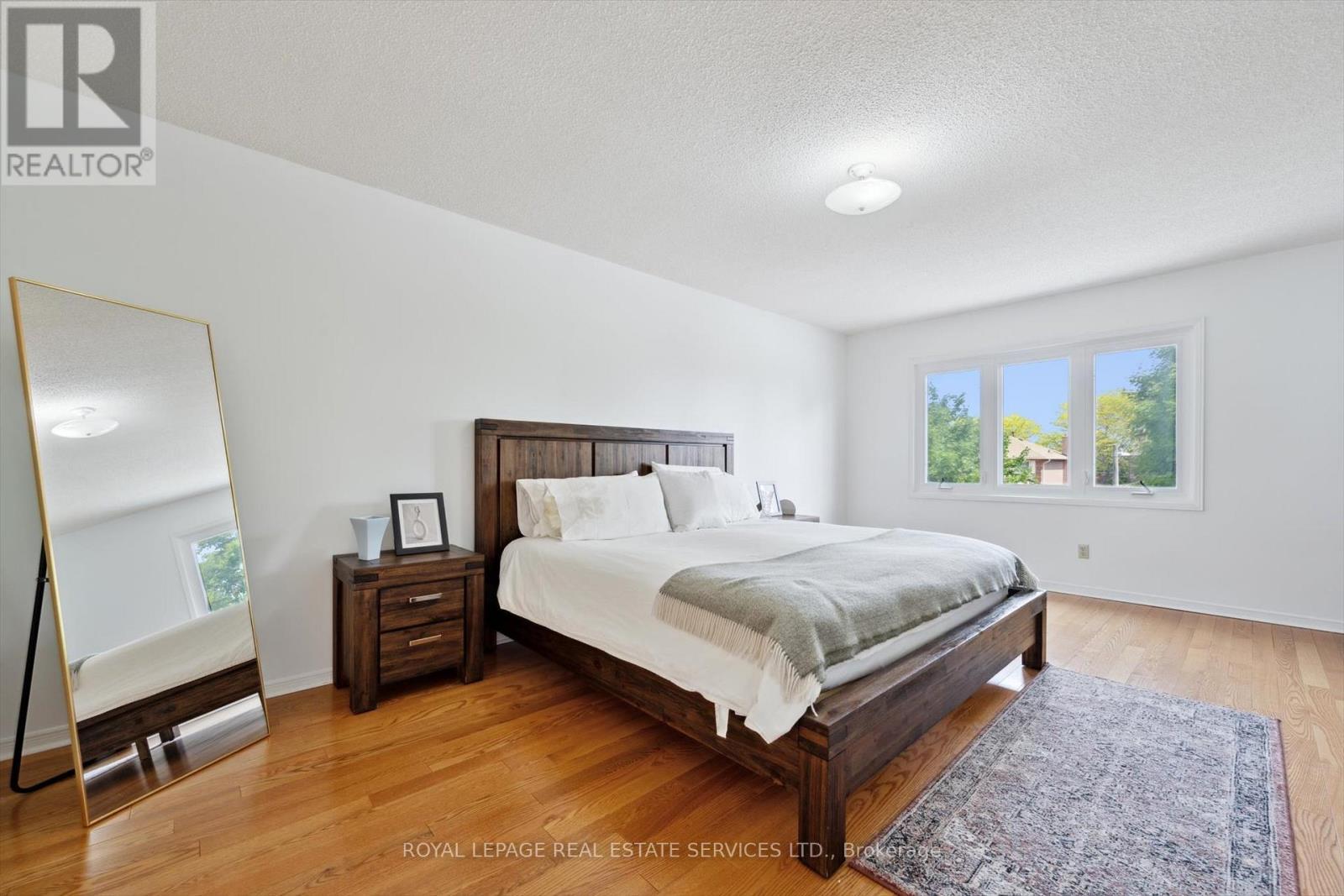 












117 WARNER DRIVE

,
Oakville,




Ontario
L6L6G7

