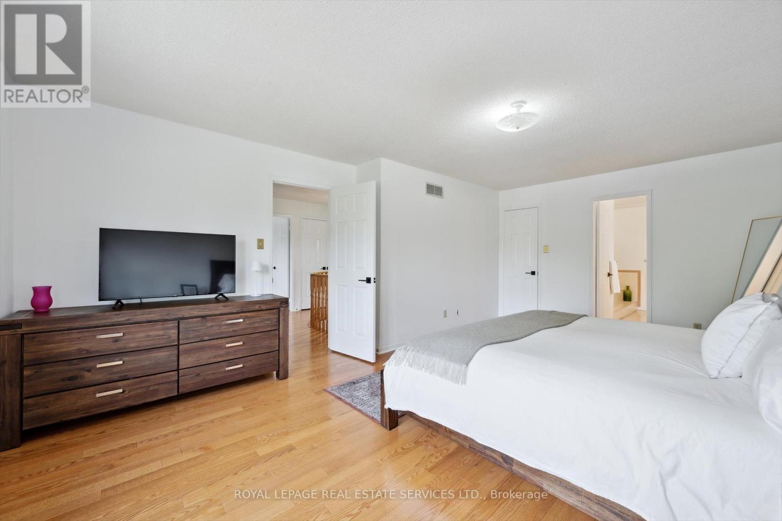 












117 WARNER DRIVE

,
Oakville,




Ontario
L6L6G7

