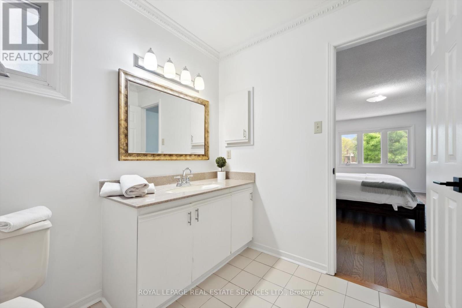 












117 WARNER DRIVE

,
Oakville,




Ontario
L6L6G7

