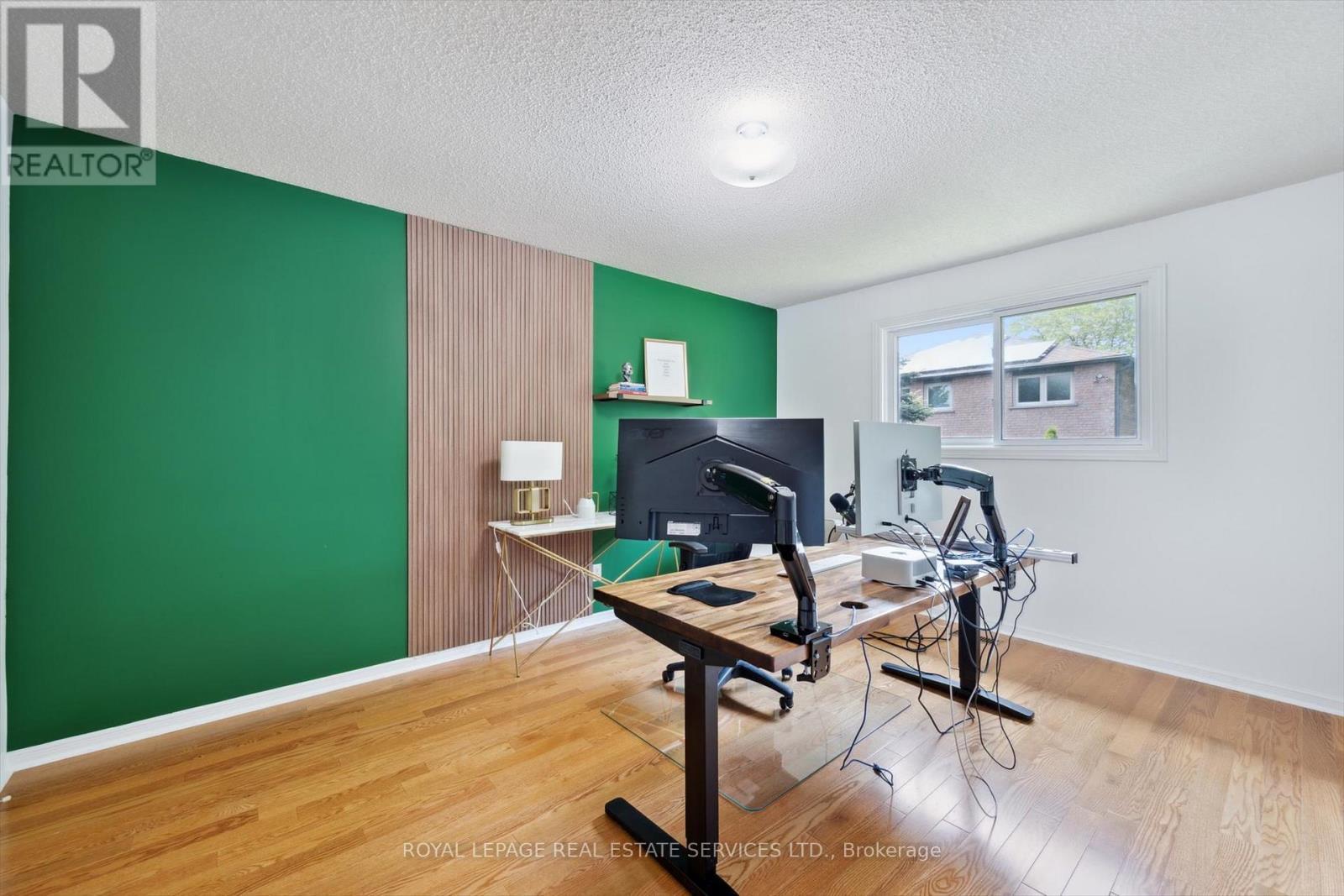












117 WARNER DRIVE

,
Oakville,




Ontario
L6L6G7

