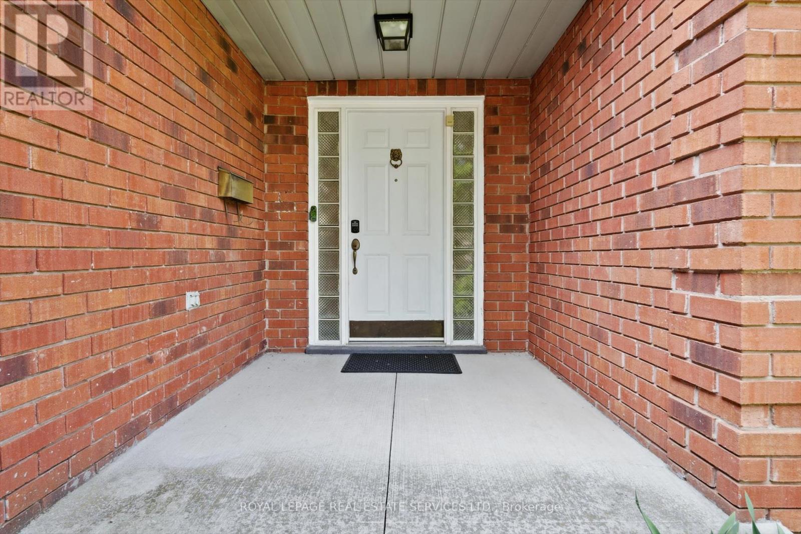 












117 WARNER DRIVE

,
Oakville,




Ontario
L6L6G7

