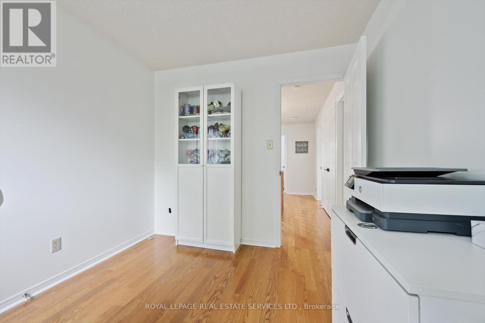 












117 WARNER DRIVE

,
Oakville,




Ontario
L6L6G7

