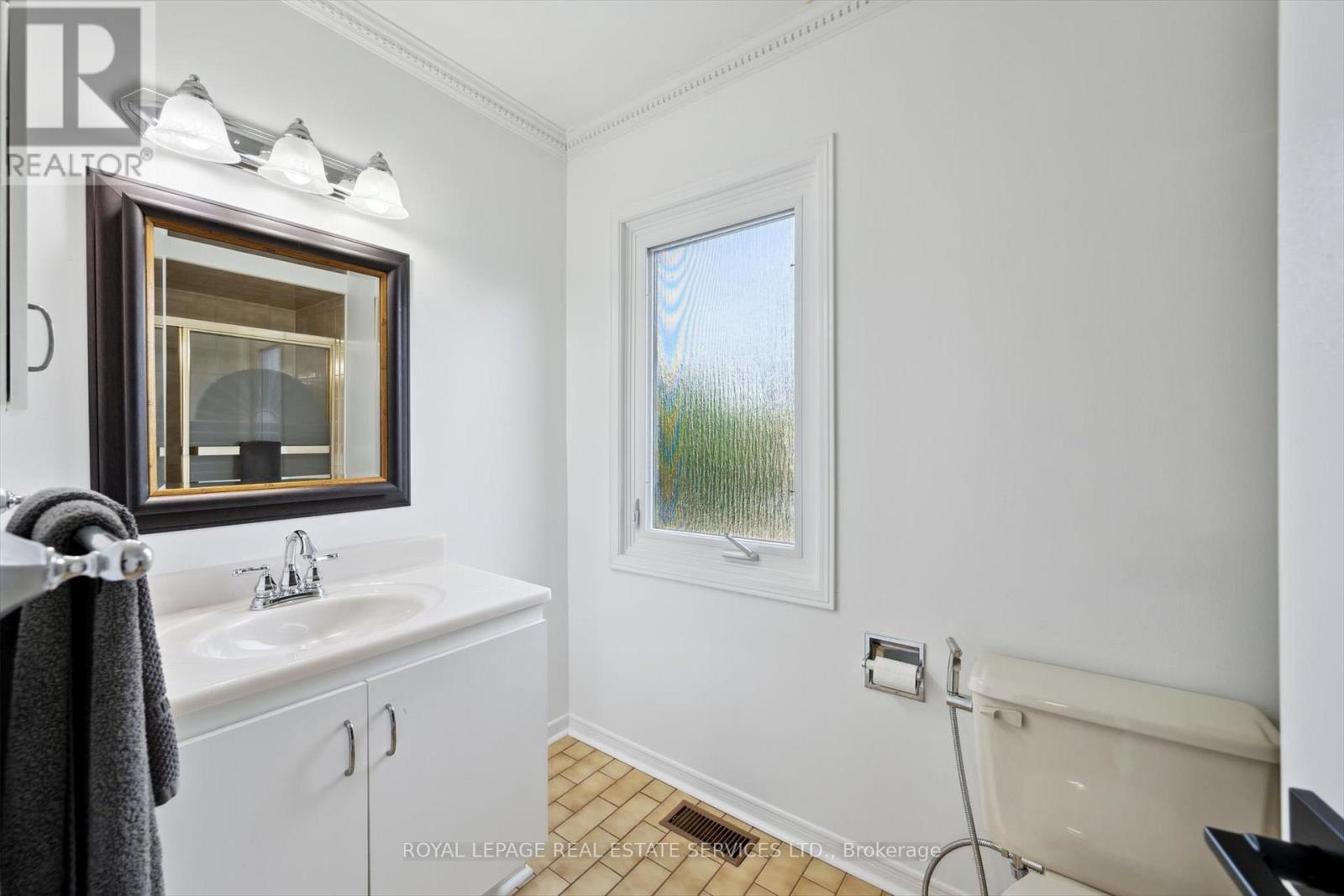 












117 WARNER DRIVE

,
Oakville,




Ontario
L6L6G7

