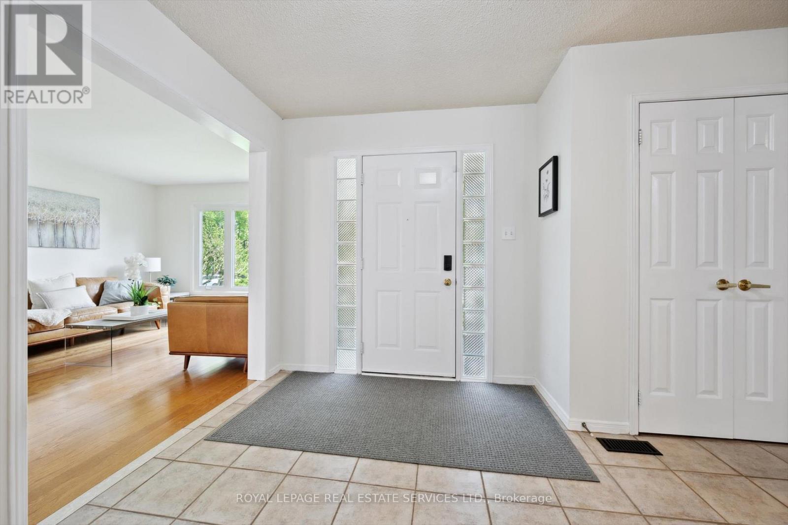 












117 WARNER DRIVE

,
Oakville,




Ontario
L6L6G7

