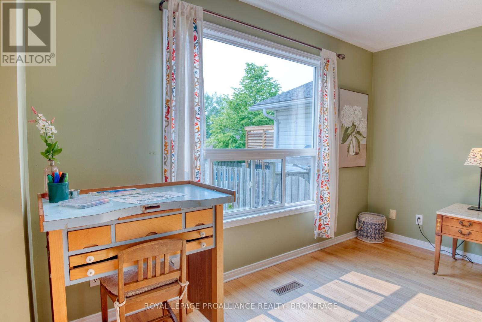 












885 RINGSTEAD STREET

,
Kingston (City SouthWest),




Ontario
K7M9A3

